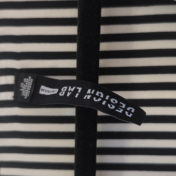 Design Lab Lord & Taylor Black and White Ruffled Blouse - Picture 3 of 4